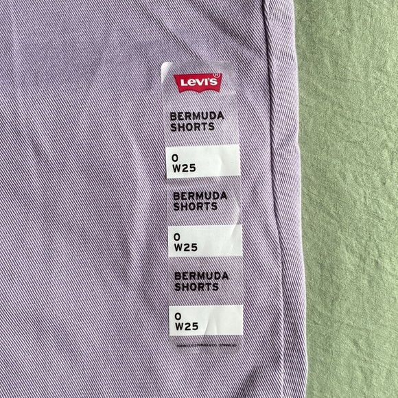 NWT!! Levi’s Mid Rise Bermuda Shorts—Size 25!! - Picture 4 of 10